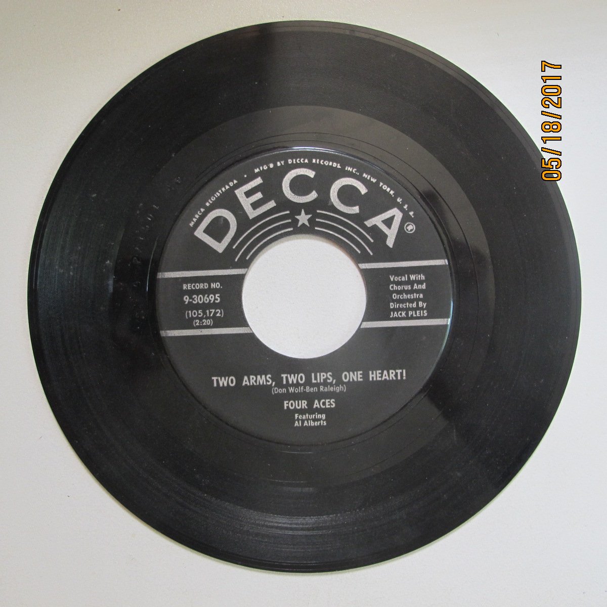 recordonthewaIl's tweet photo. 1958 #FourAces #JackPleis #Heartache #Costume #TwoArms #TwoLips #OneHeart 7.77 on Amazon https://t.co/NGUBNEkzIM #vintage #vinyl #1950s https://t.co/K5Y6d3cW3b