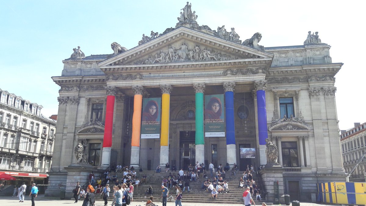 CarienTouwen's tweet photo. Overal in #Brussel vind je regenboogkleuren en zo hoort het ook. Morgen #Belgianpride #pride https://t.co/Lh4WMsXThp