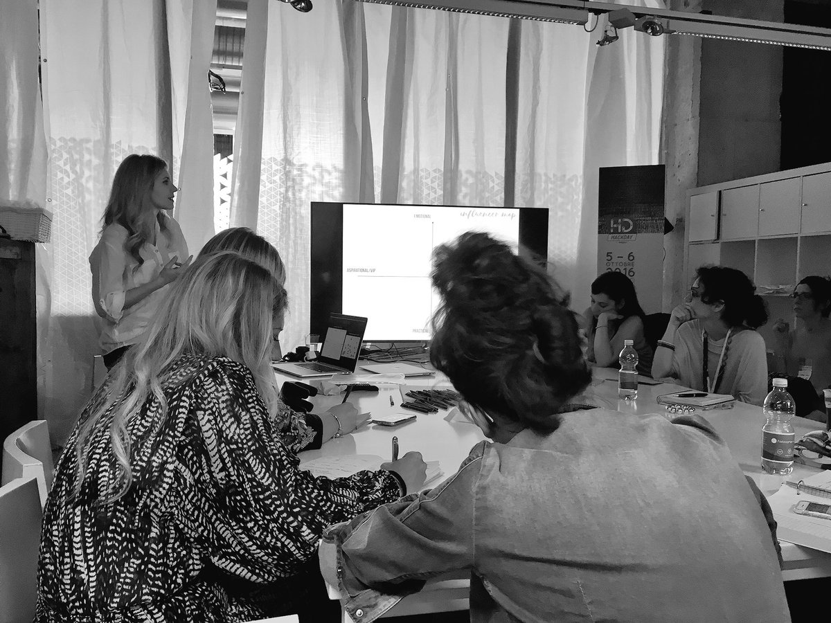 dangefo's tweet photo. Scrivere blog senza leggerli e come voler fare l'attore senza vedere film. Bisogna studiare la blogosfera #mcdworkshop #mammacheblog https://t.co/xvzZptl80a