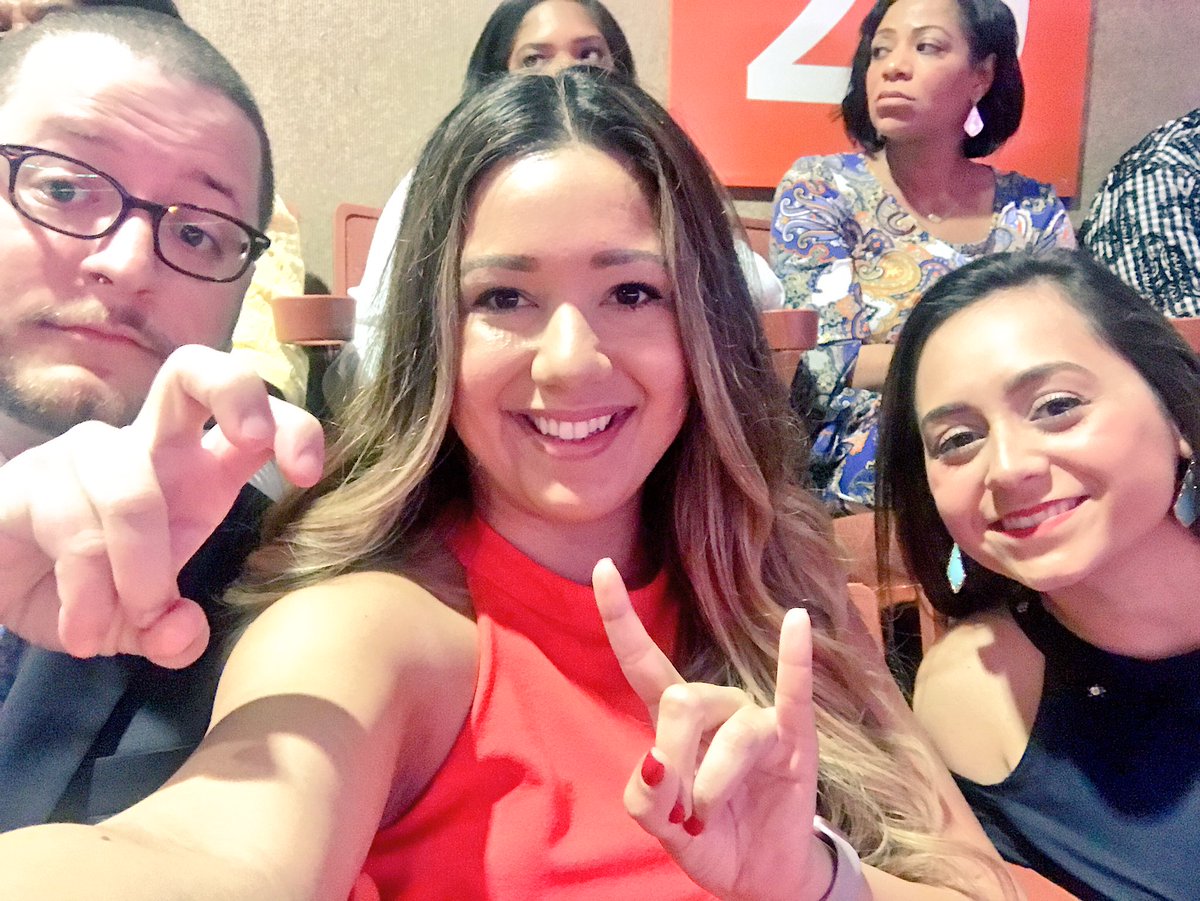 Miss_MarcyB's tweet photo. Some friendly school rivalry but today is Claudia's day! @UTexasBBA #McCombsGrad17 #hookem #gofrogs #frogsforUT https://t.co/cUPap8DDdn