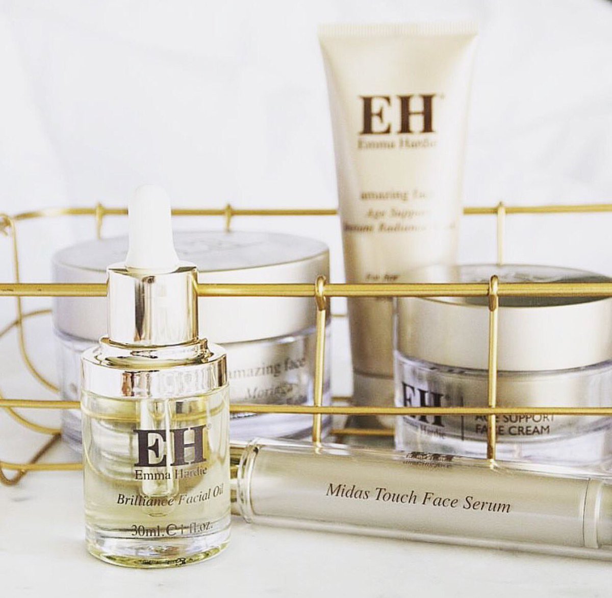 EmmaHardieUK's tweet photo. Our capsule collection ensures that all of your skincare needs are covered... #hydration #emmahardie #weekendskin #lookypungernaturally https://t.co/RzkqP9ftxQ