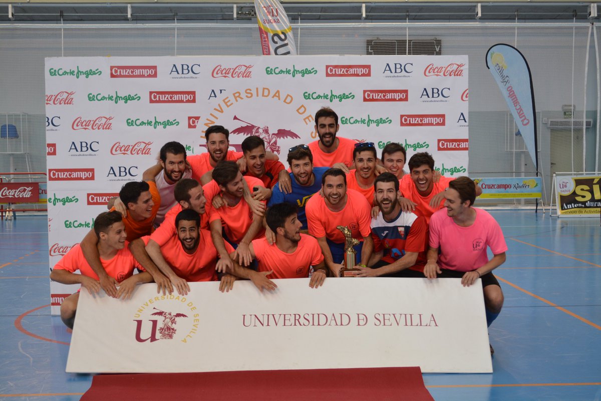 SADUSoficial's tweet photo. #F11 #FinalesCU ¡@QuimicaSADUS logra el título! Felicidades. Vence a @MatematicaSADUS por 1-0 https://t.co/hco4zWBlkG