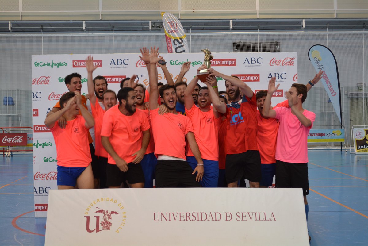 SADUSoficial's tweet photo. #F11 #FinalesCU ¡@QuimicaSADUS logra el título! Felicidades. Vence a @MatematicaSADUS por 1-0 https://t.co/hco4zWBlkG