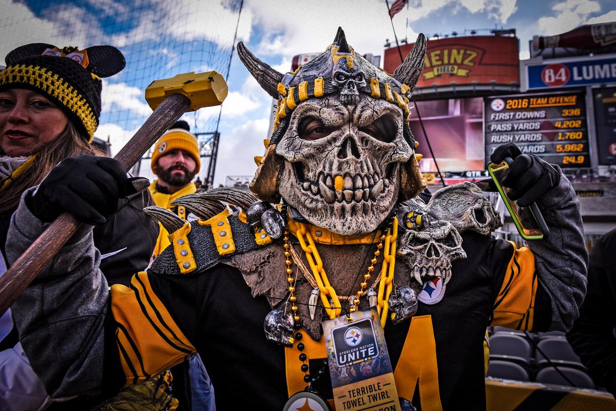 steelers's tweet photo. Dedication Level: 💯💯💯

#FanFriday #FridayFeeling https://t.co/hAxnN44y99