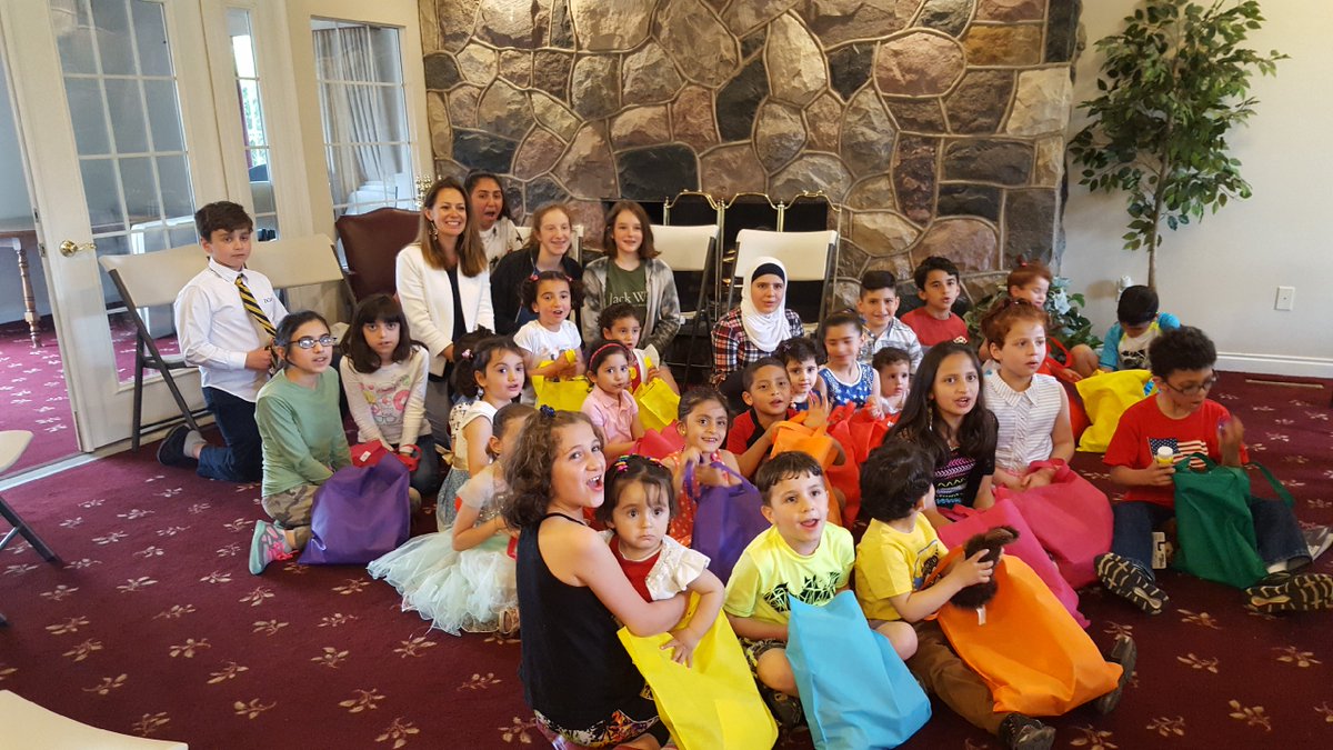 DCDSchool's tweet photo. Middle School Helping Hands Club delivers buddy bags to Syrian refugees through American Rescue Network to brighten their day #dcdsservice https://t.co/3Ajz06fhBq