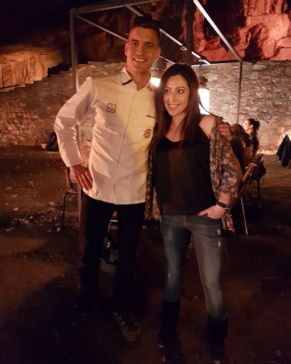 MaricruzSnchez's tweet photo. Orgullosa de tener un recuerdo de un señor que hace grande la cocina desde mi tierra #hayqueexplorar #sanmiguelselecta #cobovintage https://t.co/pQVvLYNN9E
