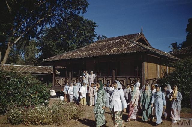 GambarKlasik's tweet photo. Students at the Malay Women's College in Malacca, Malaya, circa 1950s.

https://t.co/GgajiEKKQ0 https://t.co/F6HRgI9D3b
