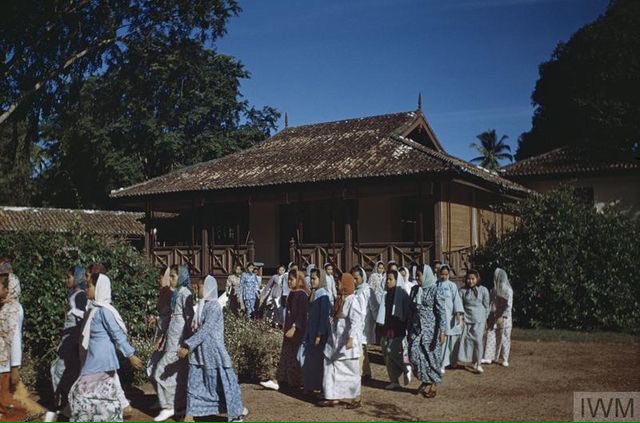 GambarKlasik's tweet photo. Students at the Malay Women's College in Malacca, Malaya, circa 1950s.

https://t.co/GgajiEKKQ0 https://t.co/F6HRgI9D3b