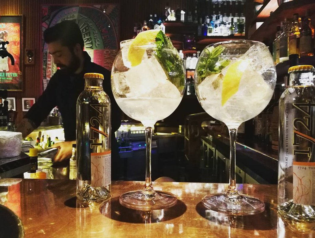 AndyWahloo's tweet photo. SATURDAY NIGHT MOOD : I'M SO EXCITED 
@dalindabou

#andywahloo #cocktailbar #paris https://t.co/U1lbKnGpD4