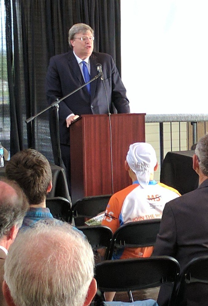 BikePedMemphis's tweet photo. @MayorMemphis starting us off today at #TNBikeSummit. "I want to affirm our commitment to safety of pedestrians...all users of our streets." https://t.co/oFOTMcu8To