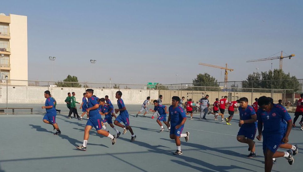 صغار اليد يجرون عملية الأحماء