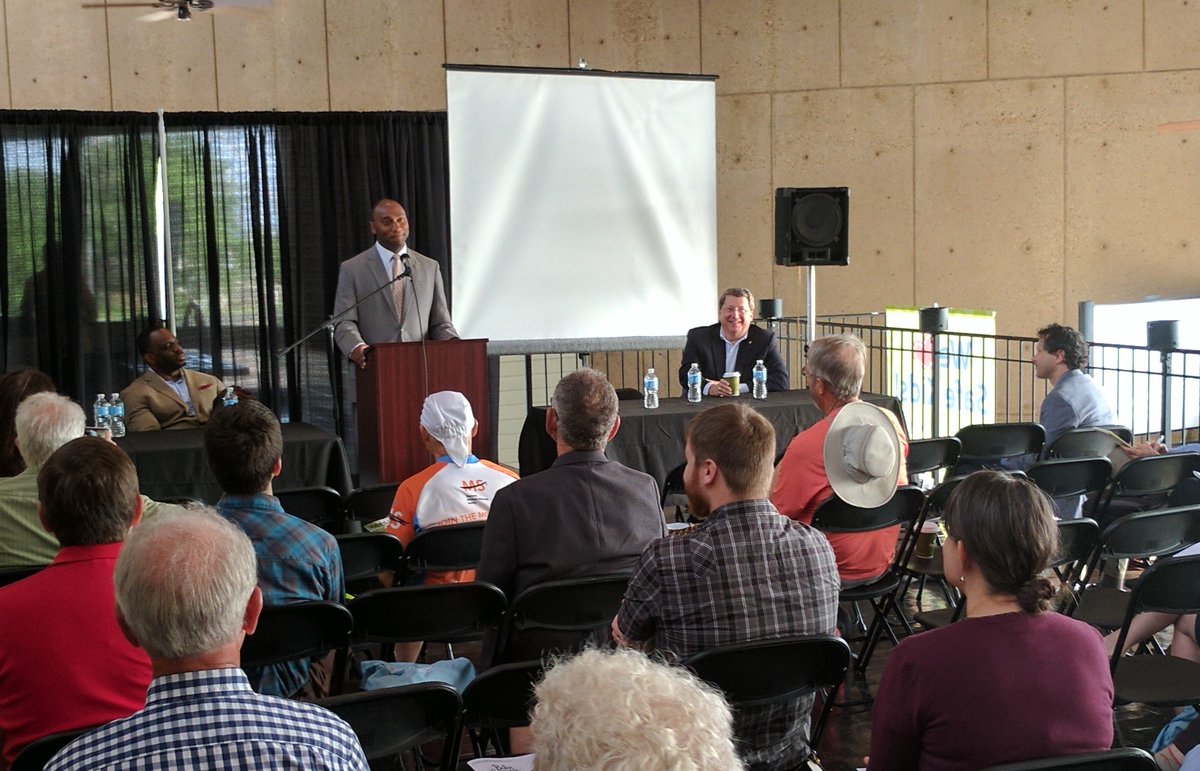 BikePedMemphis's tweet photo. @SenDemLeaderTN following Mayor Strickland at the #TNBikeSummit this morning. https://t.co/DulYsZo5tl