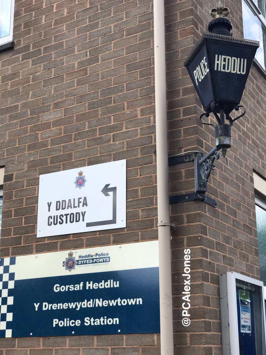 PCAlexJones's tweet photo. Just installed another New Defibrillator at Newtown Custody Unit. #AED #defibrillator #diffibriliwr #powerheartg5 @Cardiac_Science https://t.co/XHofMQ3XSr
