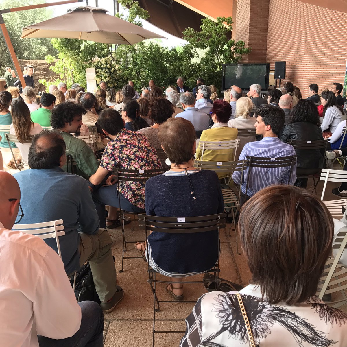 PaesaggioFest's tweet photo. Seminari #Arpeg, @architettiroma e #Irvit, al Festival del Verde e del Paesaggio, anche domani e domenica! #architettura #corsi #paesaggio https://t.co/STfHw6eIgc