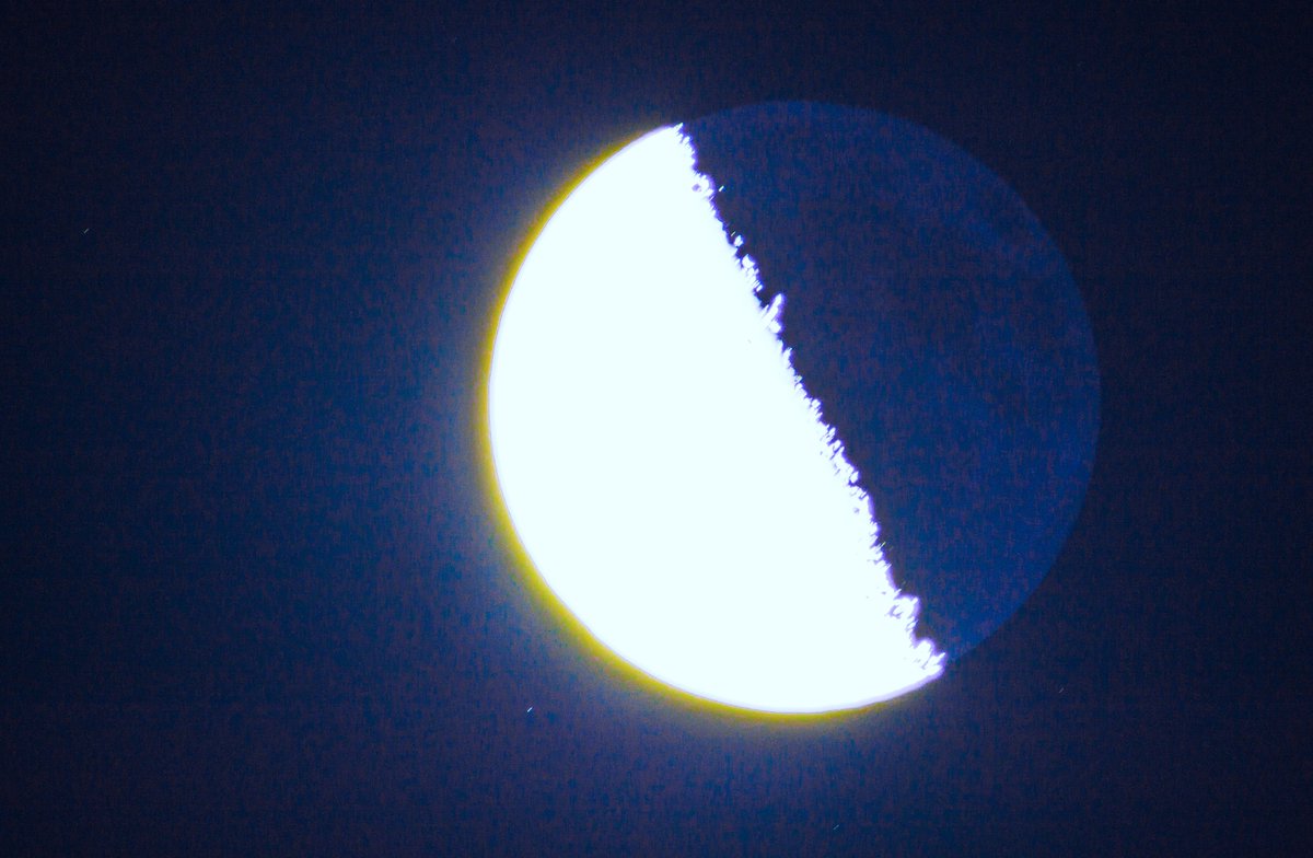 nazame's tweet photo. The Last Quarter Moon's EarthShine at Dawn, fm #JOHOR with Lots of ❤️💙💛💜💚

#EarthShine #MissionMoon2017 #Moon #DidYouKnow https://t.co/VRse4glxes