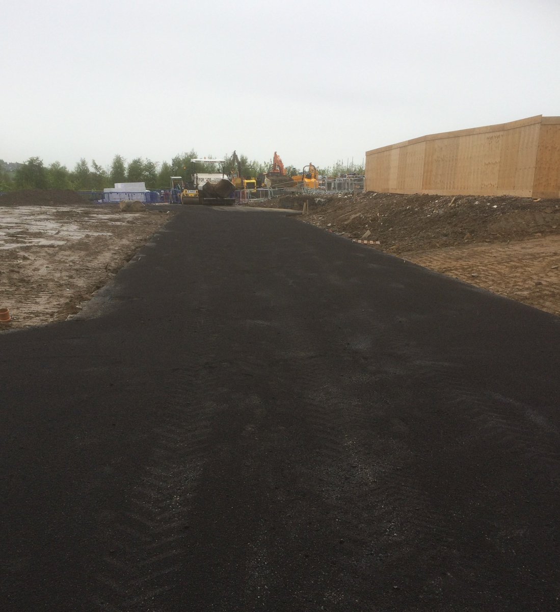 TarConLtd's tweet photo. #surfacing works to new roads at Allerton Lane @KeepmoatHomes new #housing #development in #Bradford working with @ApplebridgeCL  #tarmac https://t.co/VaJ6VPyGFN