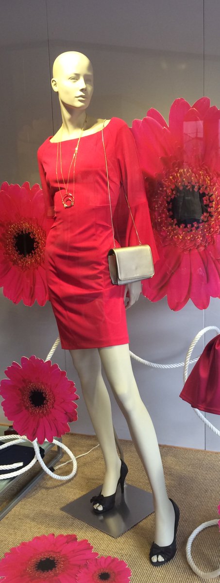 redmoda_net's tweet photo. Nuevos Vestidos Fiesta!!!
#rinascimento #redmoda #nachosmoda #fiesta https://t.co/bseRoLUxCO