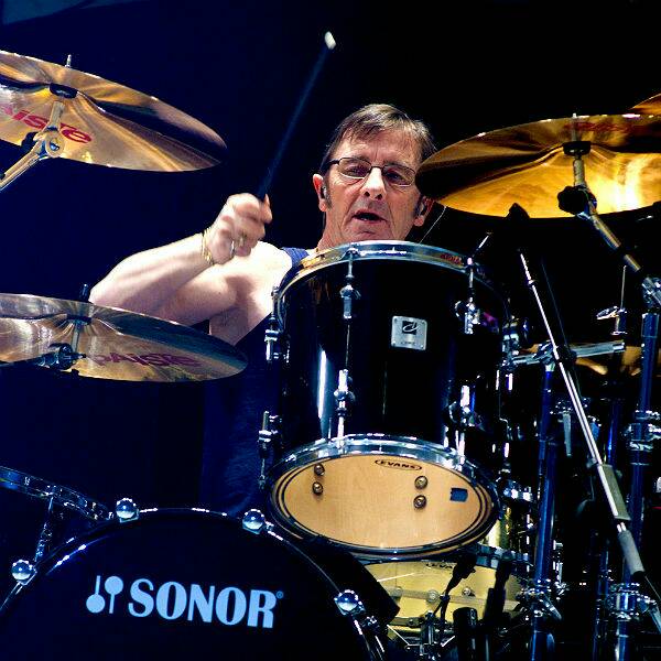 Happy 63rd birthday to Phil Rudd! 