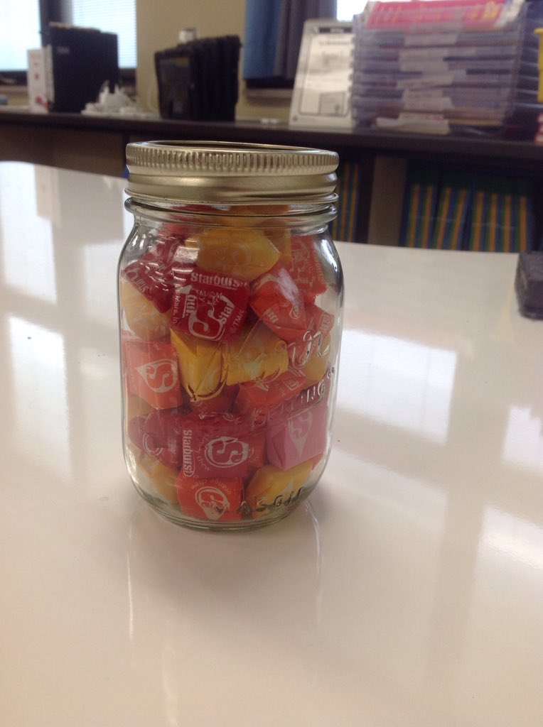 tomtomwhalen's tweet photo. Estimation jar #staroftheweek #byronbears #makeyourguess #yummytreat #goodluck https://t.co/tq3rkl3Noj