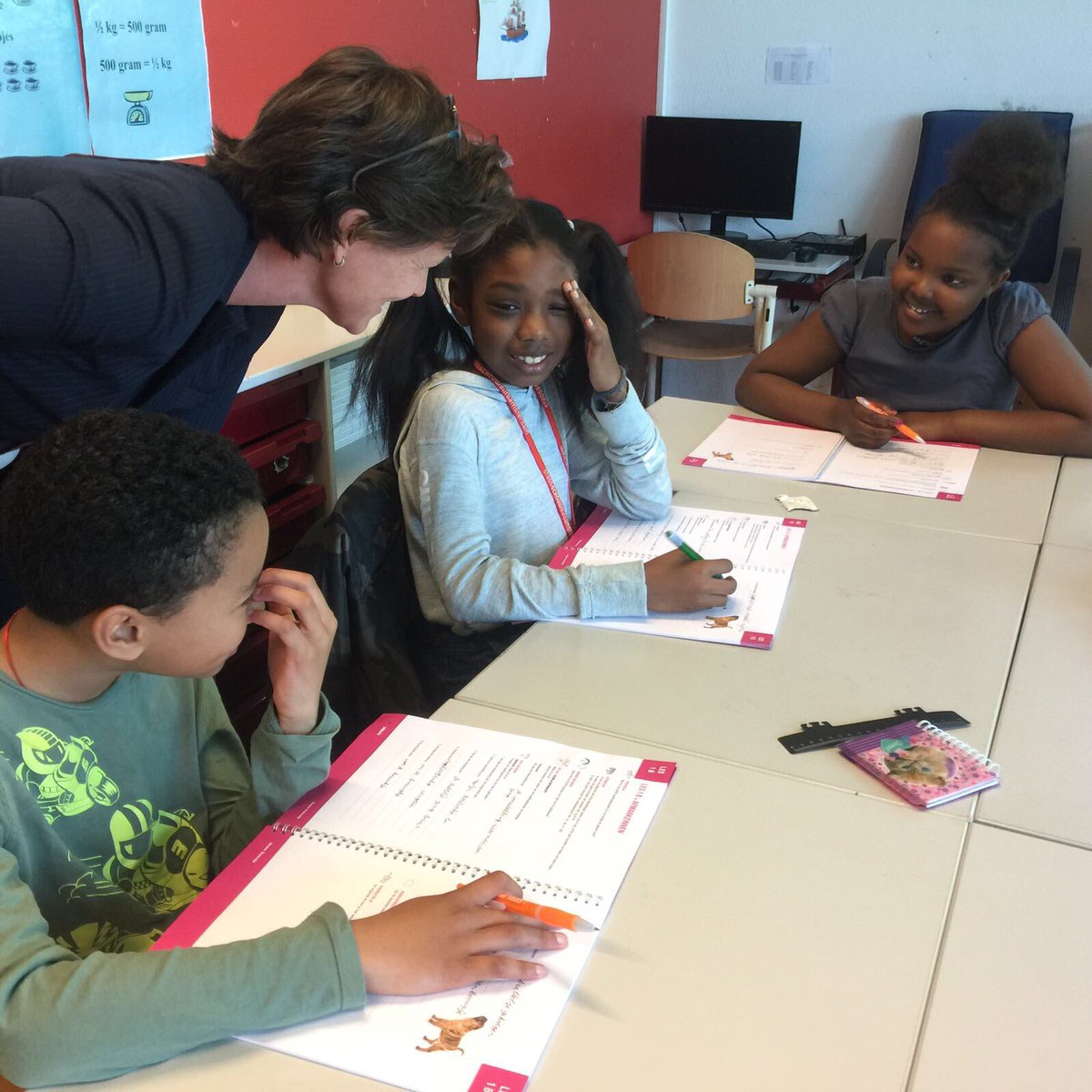 Leerlab's tweet image. Op Crescendo staan de leerlingen vandaag 'oog in oog' met spreekwoorden en gezegden. #Leerlabtaal #leerlab