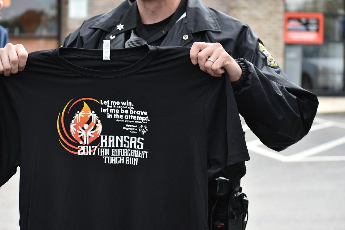 JOCOSHERIFF's tweet photo. A $25 donation not only supports @sokansas but also gets you this #TorchRun shirt and a #donut! #CopsOnARooftop https://t.co/u1LDASrouD