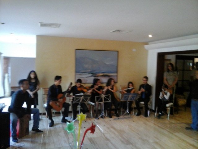 ADNELL_ROJAS's tweet photo. #SoloEnDialogoHayPaz La música,  niños y jóvenes símbolo de paz Núcleo Orquestal Guayana de Ferrominera Orinoco para el mundo @NicolasMaduro https://t.co/D39m0KH5JA