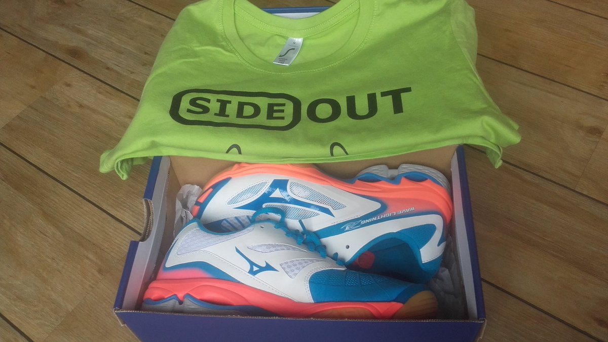 suzan_tw's tweet photo. Neeeww!! #Mizuno #WaveLightningZ3 #sports #yasz #sideout #beastmode #blauw #nieuw @sideoutzwolle https://t.co/JiqNoqHYdT