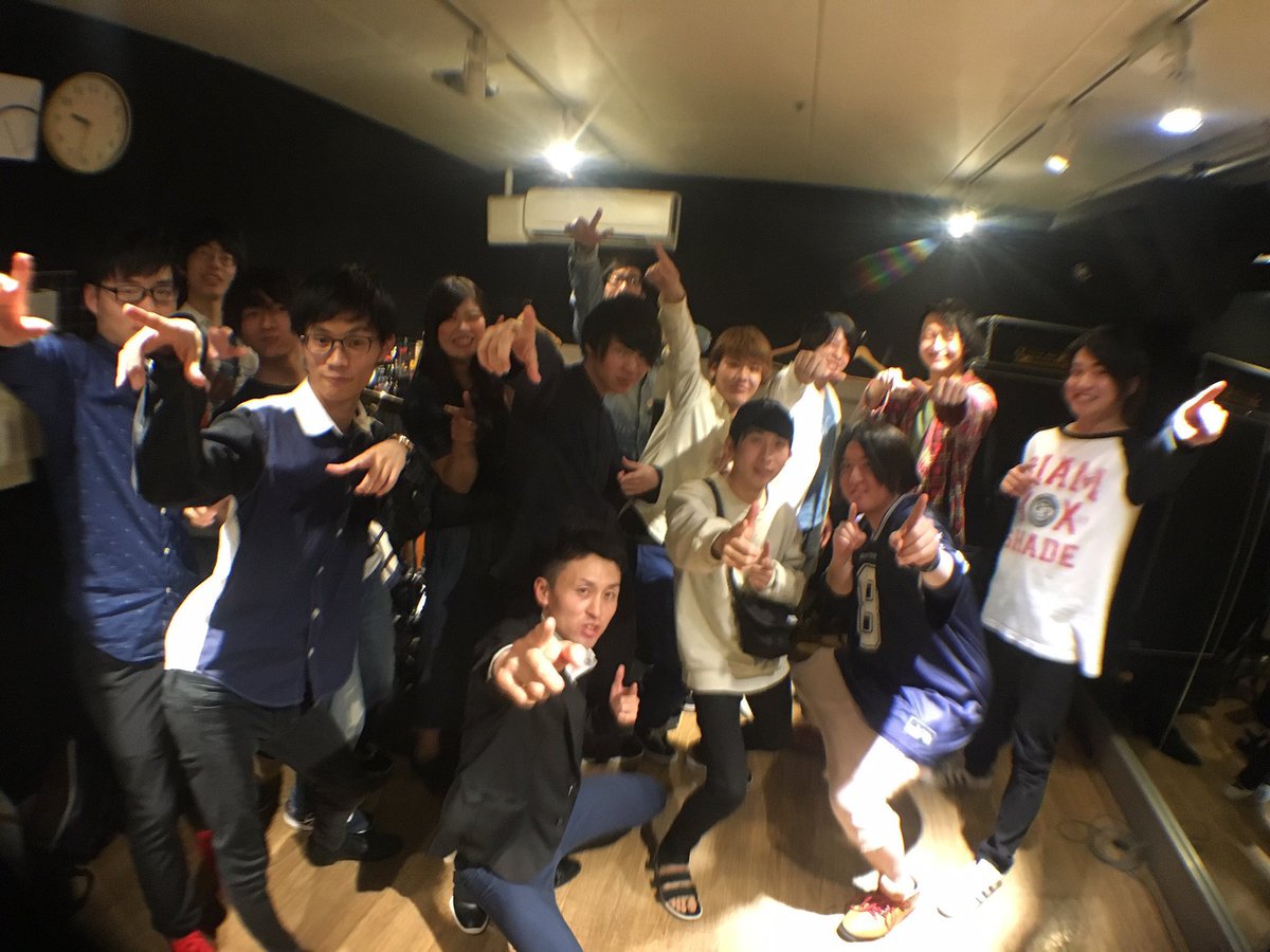 Clock45's tweet photo. 【LIVE情報】
6月3日のライブの詳細です😊

clockは岩崎軍になりました！
すごいバンドに囲まれて緊張していますが少しでも岩崎軍に貢献できればと思ってます👍

チケットですがclockは先着18人の方は500円で販売させていただきます😀

気になる方は返信かDMください！ https://t.co/v1CYcyaPsi
