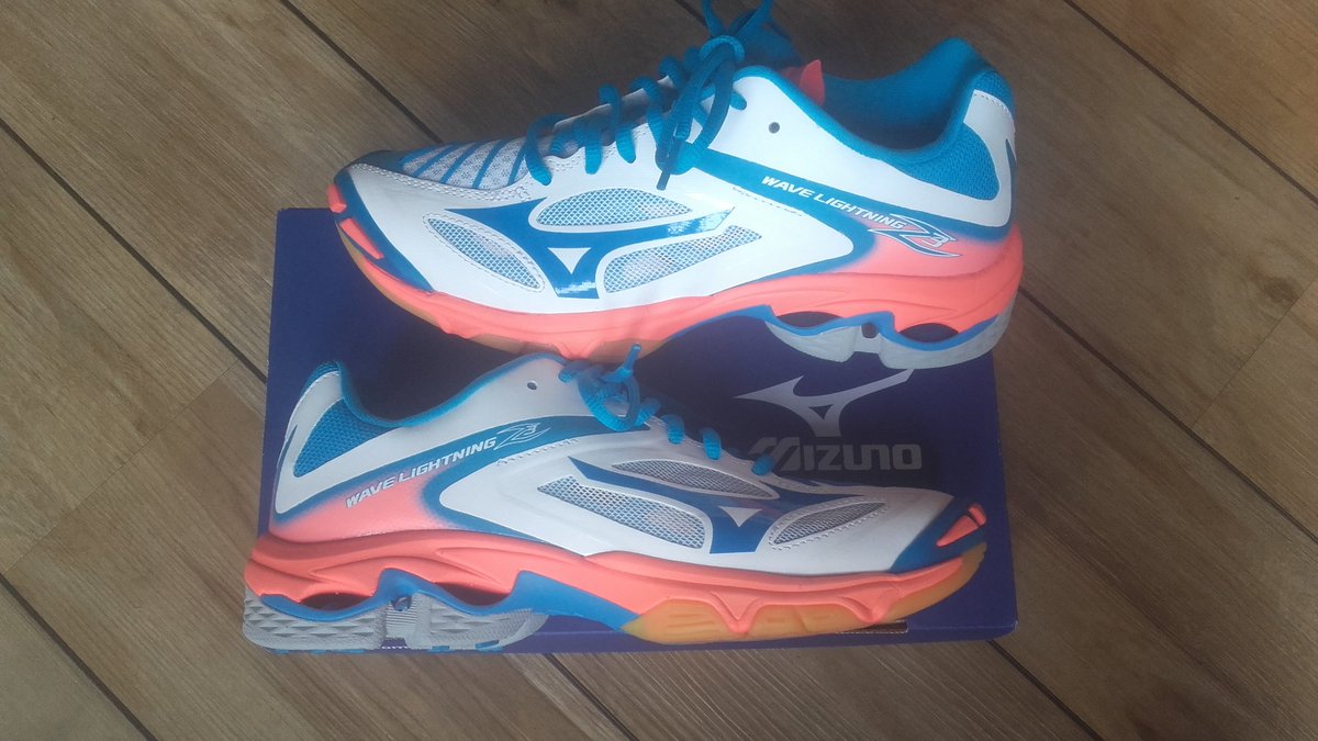 suzan_tw's tweet photo. Neeeww!! #Mizuno #WaveLightningZ3 #sports #yasz #sideout #beastmode #blauw #nieuw @sideoutzwolle https://t.co/JiqNoqHYdT