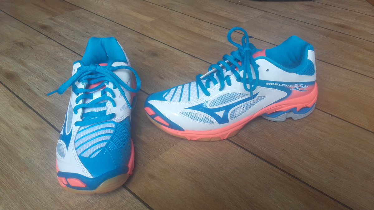 suzan_tw's tweet photo. Neeeww!! #Mizuno #WaveLightningZ3 #sports #yasz #sideout #beastmode #blauw #nieuw @sideoutzwolle https://t.co/JiqNoqHYdT