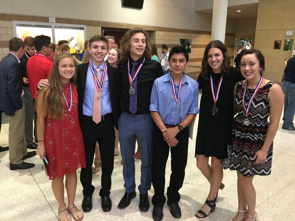 TuckerClayy's tweet photo. Dang, gonna miss all these people next year 💔 https://t.co/N7Rk4JRat1