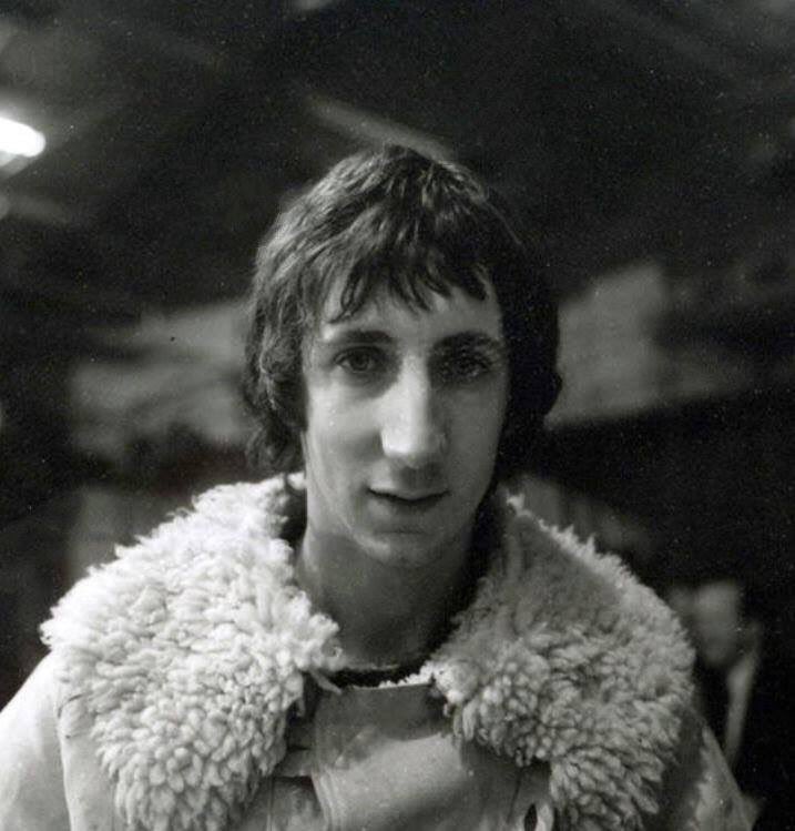 Happy birthday to the most precious, talented musician that is pete townshend!! 