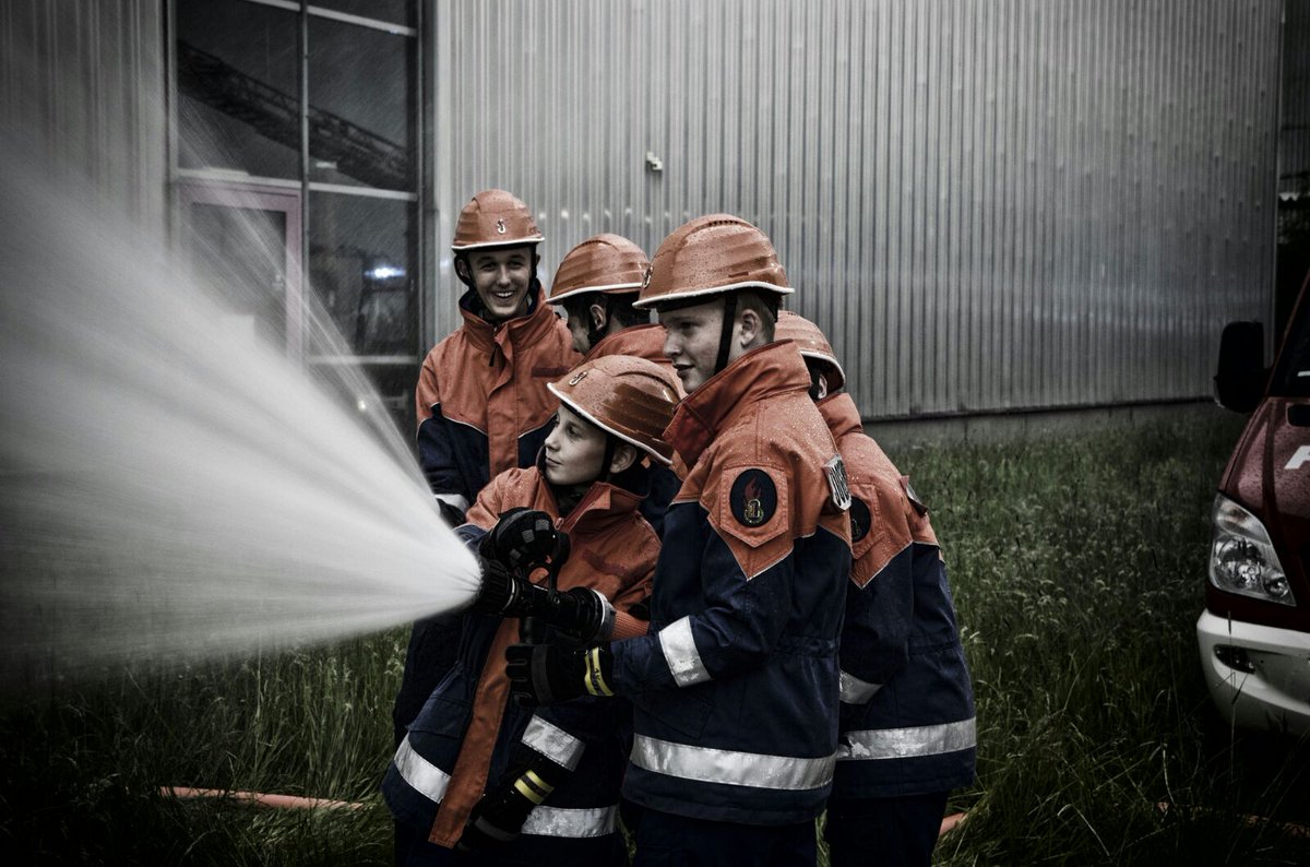 Waellerbur's tweet photo. Deshalb opfern wir unsere Freizeit! #Brand Bauernhof https://t.co/DHmOdE6gwC #Jugendfeuerwehr #Kempten @Allgaeu https://t.co/pegk1sr5n1