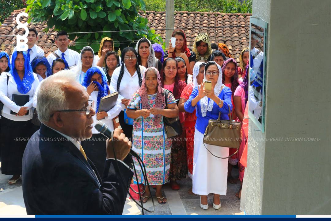BereaInter's tweet photo. Xochistlahuaca, ¡Jnda Twe'ntjo Tiempo 'Naan'! (Tu Tiempo Ha Llegado).

#LLDM
#GiraUniversal2017
#WeareLight
#BereaInternacional https://t.co/6R2uM7NLvY