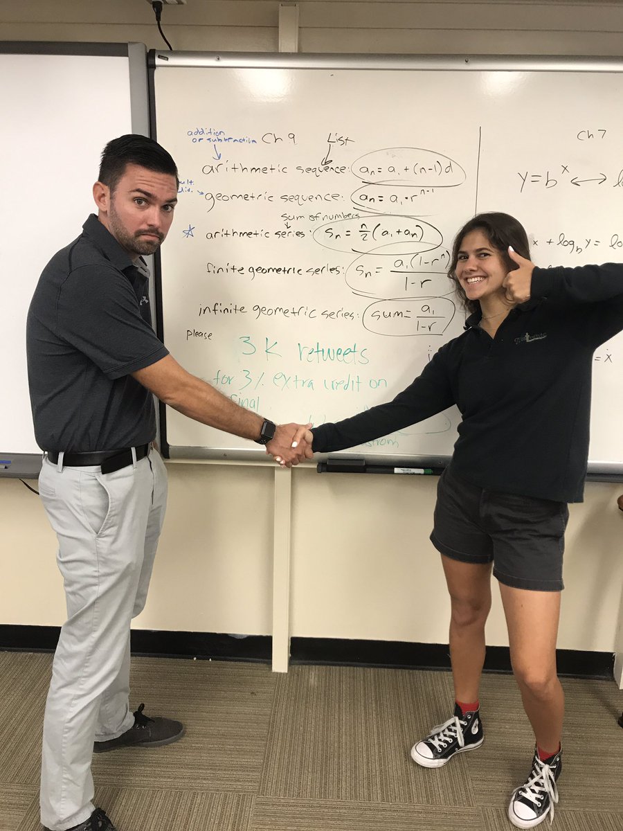 Sofi_Lopez10's tweet photo. Help 3rd period outt https://t.co/MvP3n0QZEL