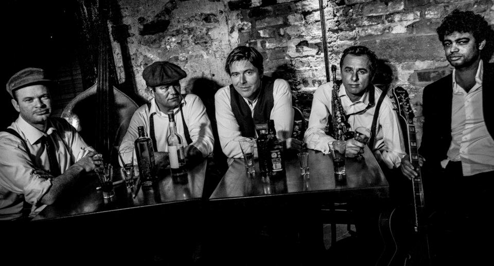 WoodsTWells's tweet photo. Swing Little Big Band is up next for Jazz on the Pantiles! Book your table for a great view and an amazing meal: https://t.co/sm6sA2hGBL https://t.co/ppfoe8oYZG
