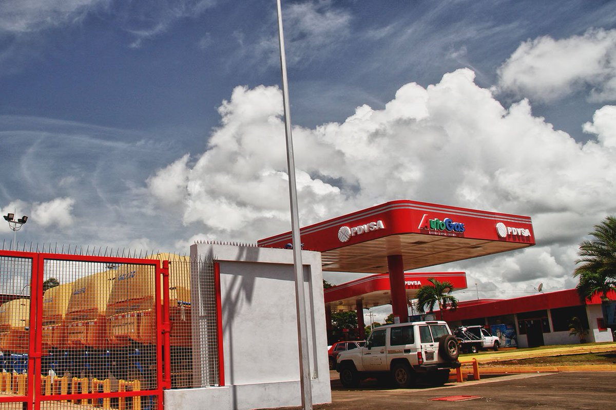 PetroleroBoyaca's tweet photo. 📢Nuestro compromiso es con el Pueblo venezolano. Cuenten con el suministro garantizado de combustible, somos #PDVSAIndestructible 💪 https://t.co/S2Gv2E0Xsi