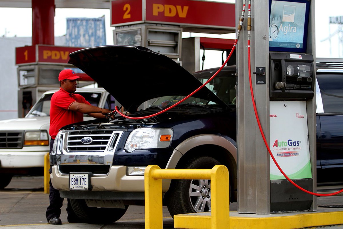 PetroleroBoyaca's tweet photo. 📢Nuestro compromiso es con el Pueblo venezolano. Cuenten con el suministro garantizado de combustible, somos #PDVSAIndestructible 💪 https://t.co/S2Gv2E0Xsi