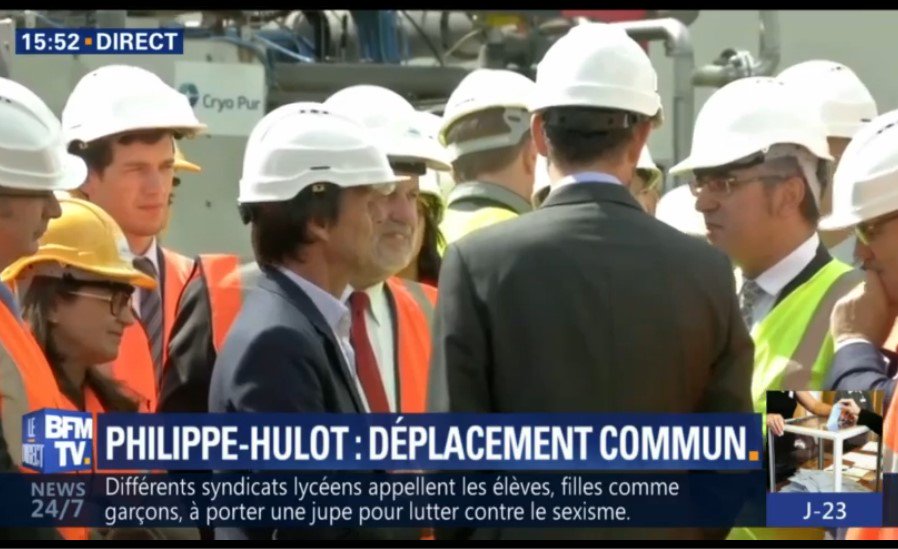 Le_SIAAP's tweet photo. @BBEDREDDINE, Président du #SIAAP s'entretient avec @N_Hulot, Ministre d'Etat de la transition écologique et solidaire #BioGNVAL https://t.co/kLrnRxBsh5