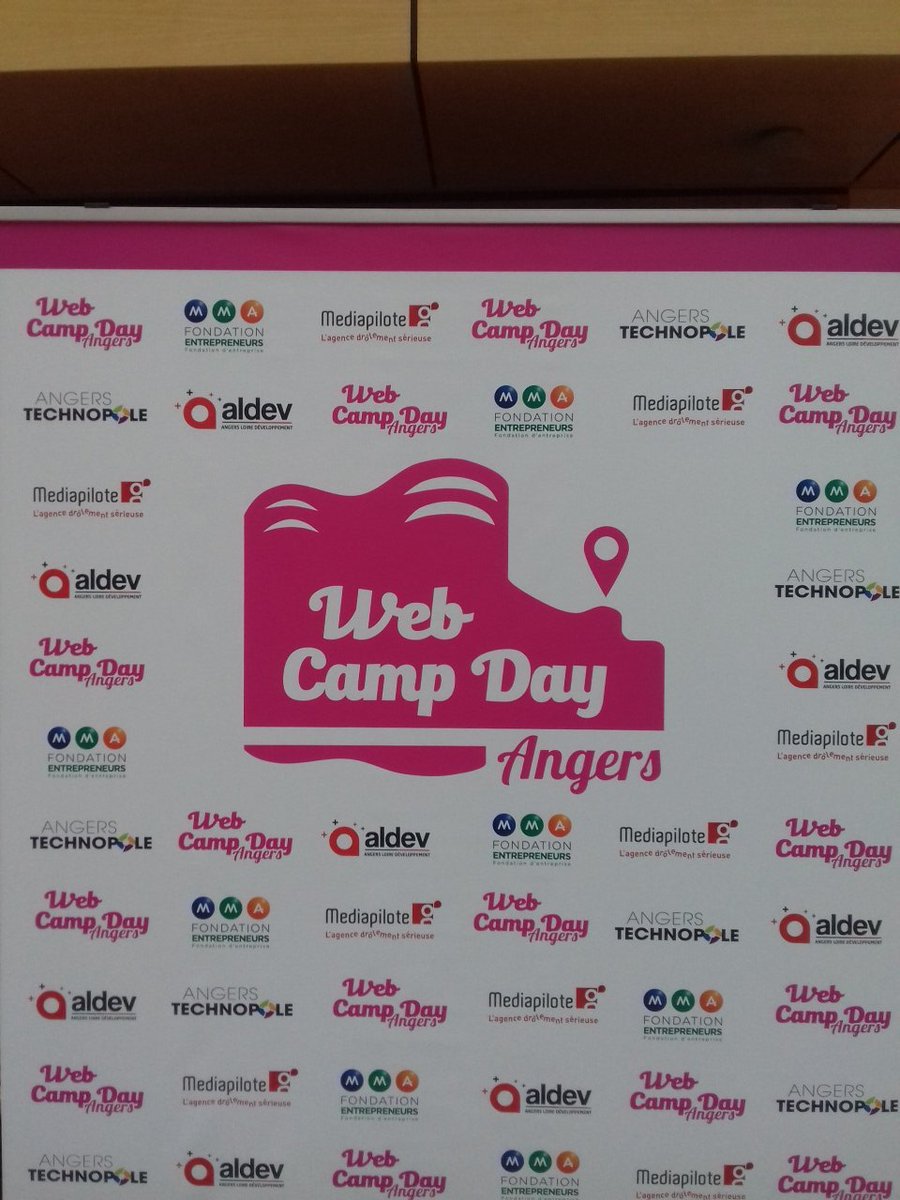 AnjouSaber's tweet photo. Un nouveau challenger apparaît au #webcampday #anjousaber @WebCampDay https://t.co/SDJ0zHkeJZ