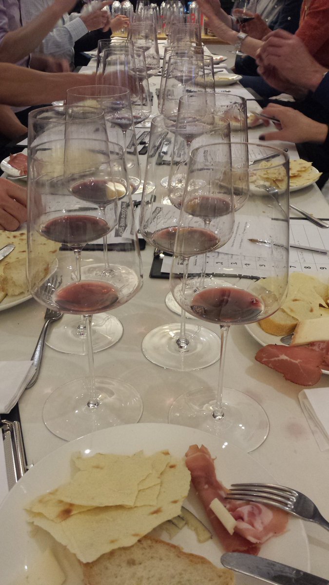 Dantege's tweet photo. Another great night of good wine at the good wine shop. Thanks guys @DerekDecanted @TGWSChiswick @LaStellaWinery @LeVieuxPin https://t.co/cRs7AZAZZ3