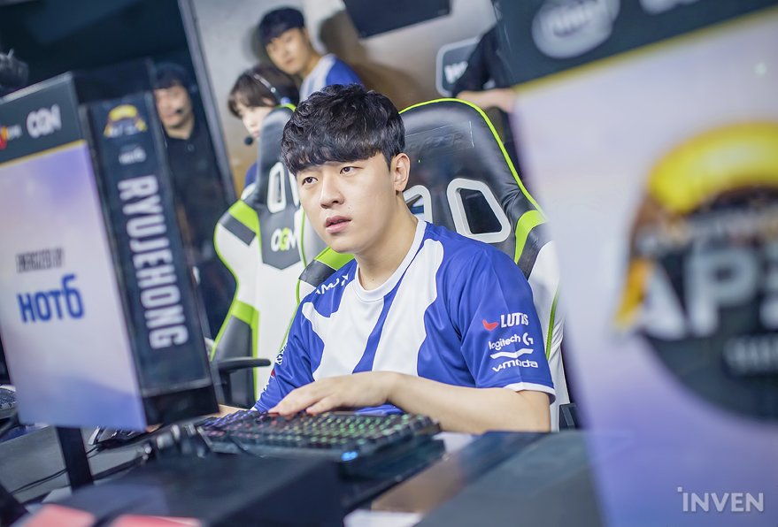 Inven_Esports's tweet photo. 오늘 경기에서 승리한 루나틱하이 선수들의 사진입니다! (*˙︶˙*)ﾉ https://t.co/P3s0NRVcnp