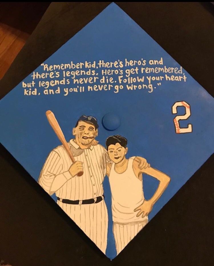 BasebaIlKing's tweet photo. This graduation cap is unreal 😍 https://t.co/j3aGgQ7Ukc