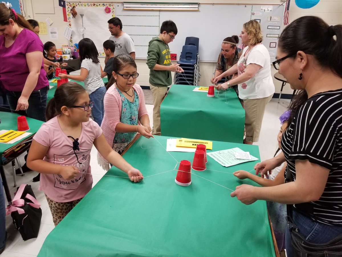 ElizabethLerma7's tweet photo. #sciencenight at #NISDEsparza was a hit!! https://t.co/MjtclSOnjY