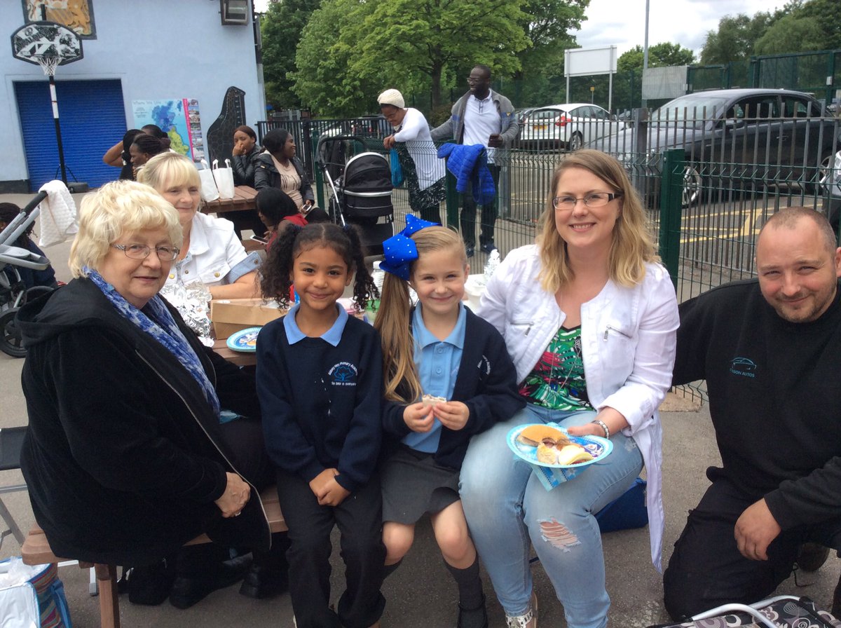 AHPA_Year1's tweet photo. Thank you to all of the families who came to our year1  Big Family Picnic. It was a wonderful day. 🍎🌯🍉🍰 https://t.co/SCWnJZfhiT