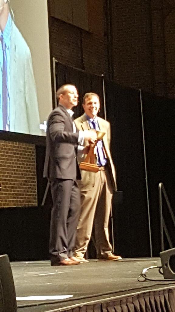 BethelHoops's tweet photo. Mike Lightfoot was honored during the @LeadUSAEvent with the Legacy Award for his 30 years of impacting lives! https://t.co/G3zhEli6wV