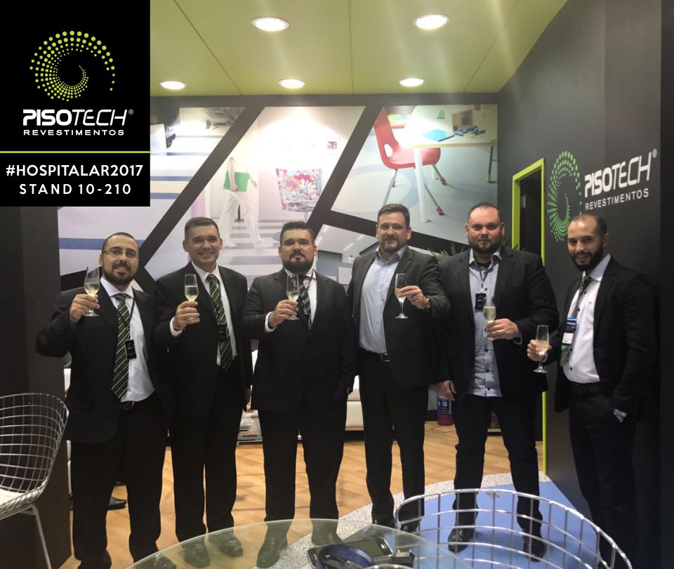 Pisotech's tweet photo. Um brinde ao sucesso dessa feira #Hospitalar2017 #Pisotech #PisoVinílico #Sucesso #Tarkett #TarkettBrasil #Carpetes #Acessórios https://t.co/LI4iv9pVKk