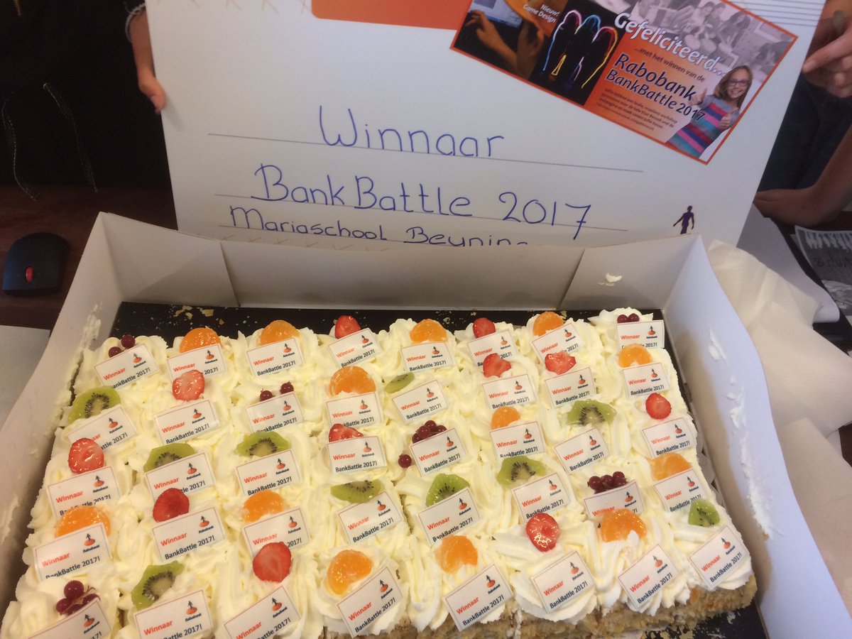 MariaBeuningen's tweet photo. We hebben met groe 7/8 de Rabo Bankbattle gewonnen! De beste in poule van 10scholen. Samenwerking en bundeling van kennis!! @RaboTwenteOost https://t.co/XxWfVXZAJq