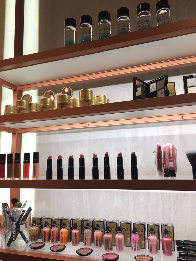 lanslondon's tweet photo. Loving the wall @danielsandler at #screenface store ๐๐๐ sorry I got there just as you had left ๐๐๐ https://t.co/pZlizRvlof