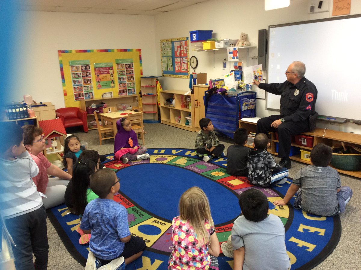 HeadStartCFDP's tweet photo. Officer Hurst reading to children in Grand Island to celebrate Head Starts 52nd Birthday!#CommunitiesRead https://t.co/qjQbpJETca